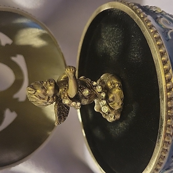 Music Box - Picture 7 of 9